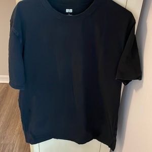 Black large tee shirt.